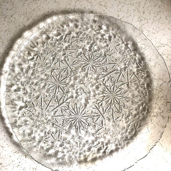 Winter Holiday Icy Snowflake Design Clear Glass Round Treat/Serving Tray Display - Picture 3 of 12